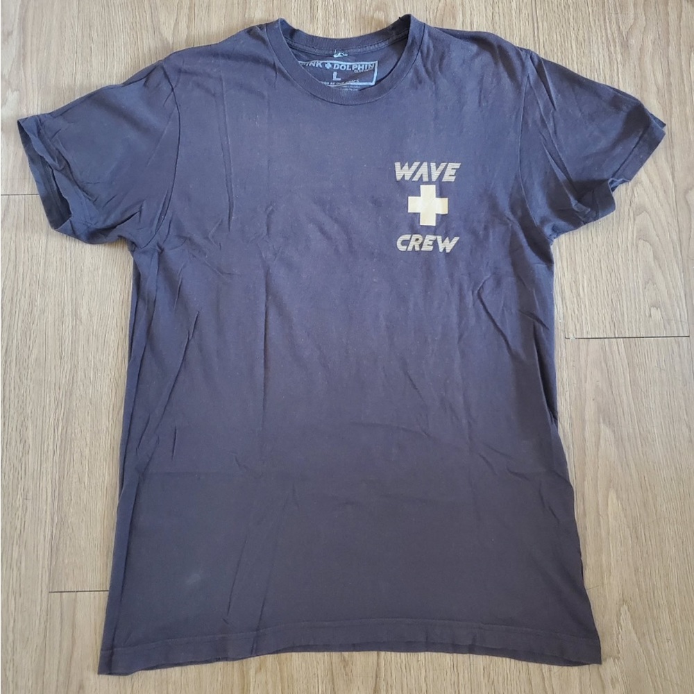 MENS PINK + DOLPHIN WAVE CREW SHIRT L